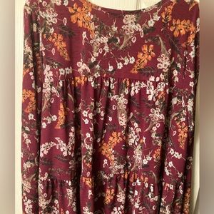 Nice loose fitting blouse. Nice for the office or a night out. Brand new.